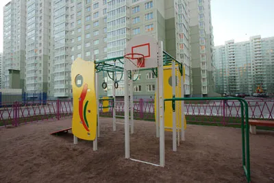 Parallele presso Calisthenics Park at улица Бадаева, Санкт-Петербург – foto 1 di 1
