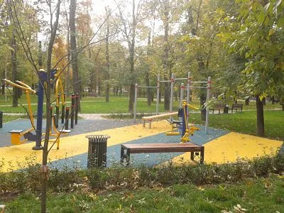 Бруси на майданчику Calisthenics Park at Оборонная улица, Москва – фото 1 з 3