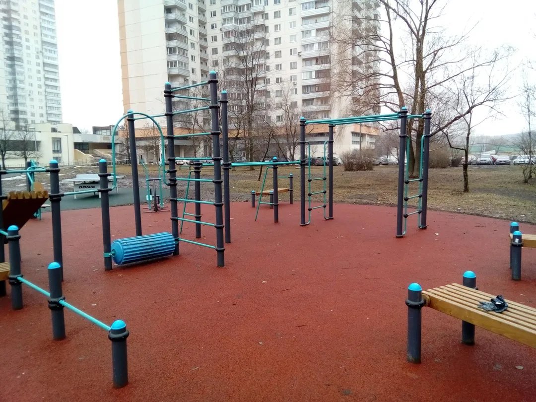 Parallele presso Outdoor Gym in район Чертаново Северное, Москва – foto 1 di 1