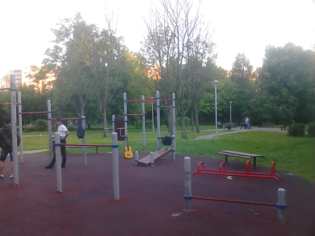 Bare paralele la Calisthenics Park at улица 800-летия Москвы, Москва – fotografia 2 din 2
