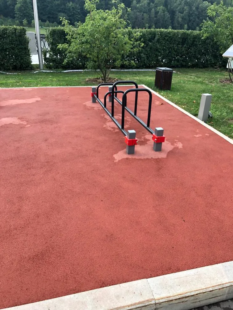 Bancă pentru abdomen la Calisthenics Park at Лужнецкая набережная, Москва – fotografia 4 din 7