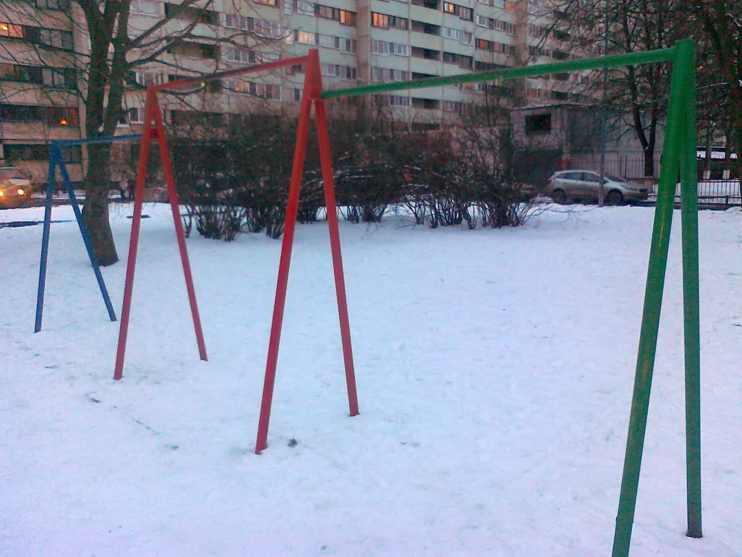 Bară de tracțiuni la Calisthenics Park at Наличная улица, Санкт-Петербург – fotografia 1 din 2