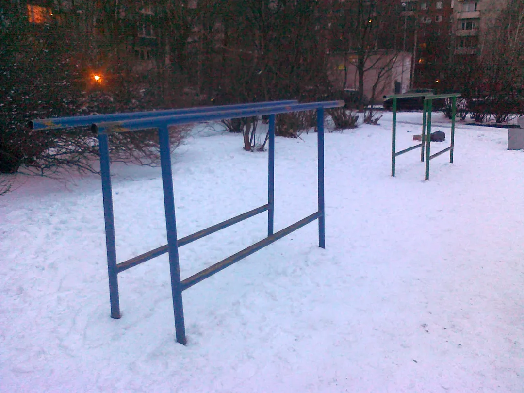 Bare paralele la Calisthenics Park at Наличная улица, Санкт-Петербург – fotografia 2 din 2