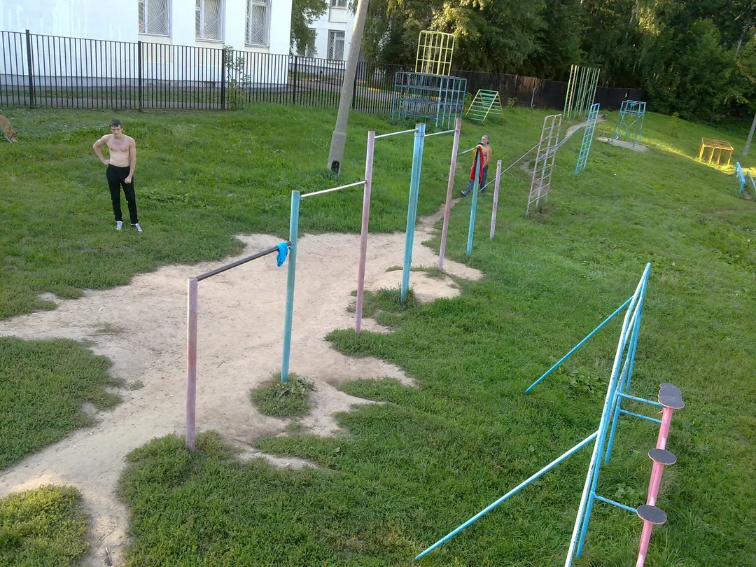 Barre de traction à Calisthenics Park at Вяземская улица, Москва – photo 3 sur 8