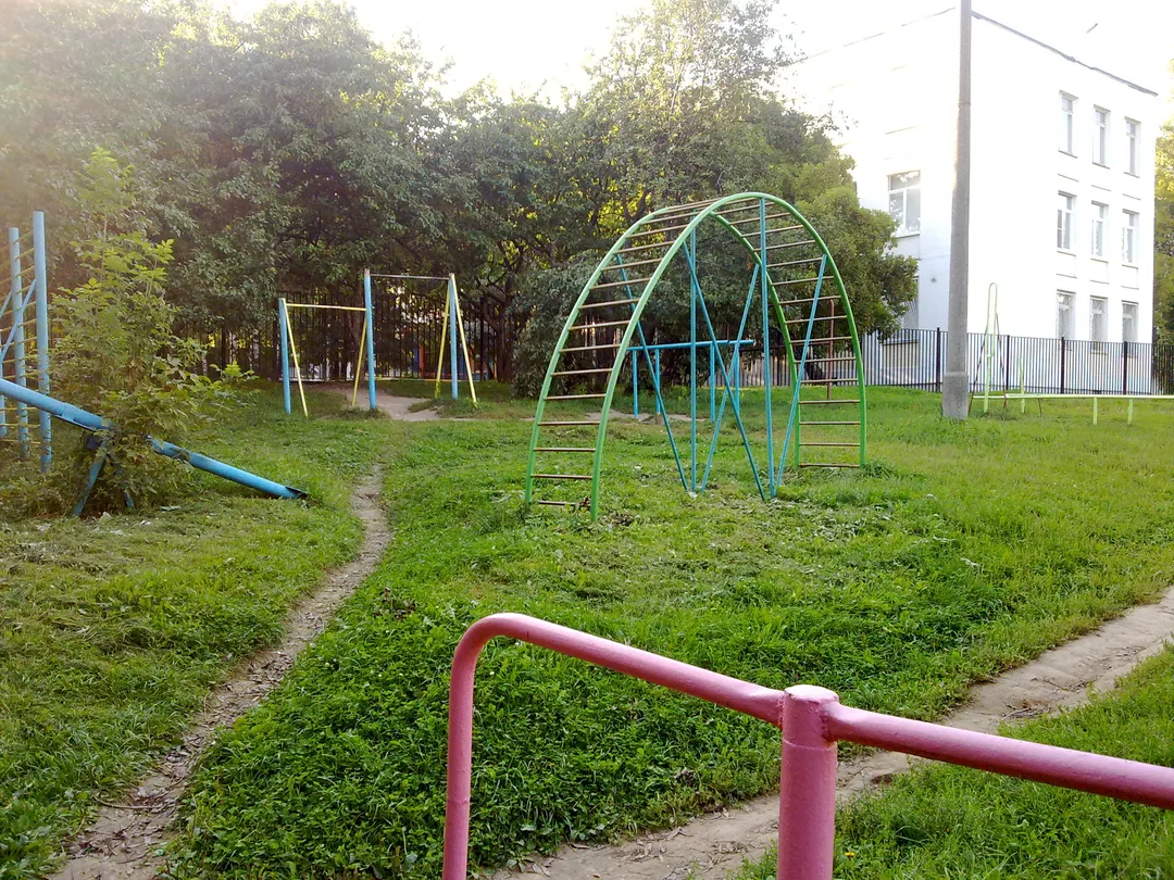 Barres parallèles à Calisthenics Park at Вяземская улица, Москва – photo 1 sur 8