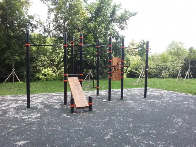 Bare paralele la Calisthenics Park at Каширское шоссе, Москва #wp1765 – fotografia 1 din 2