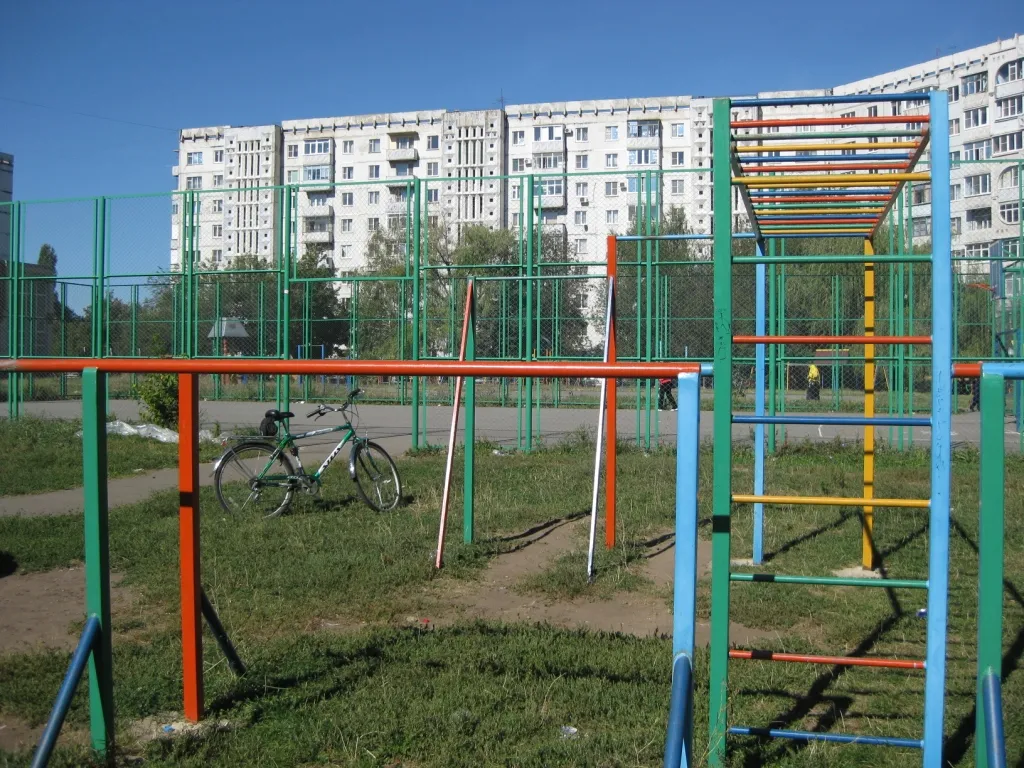 Barres parallèles à Calisthenics Park at улица Бруснева, Ставрополь – photo 1 sur 3