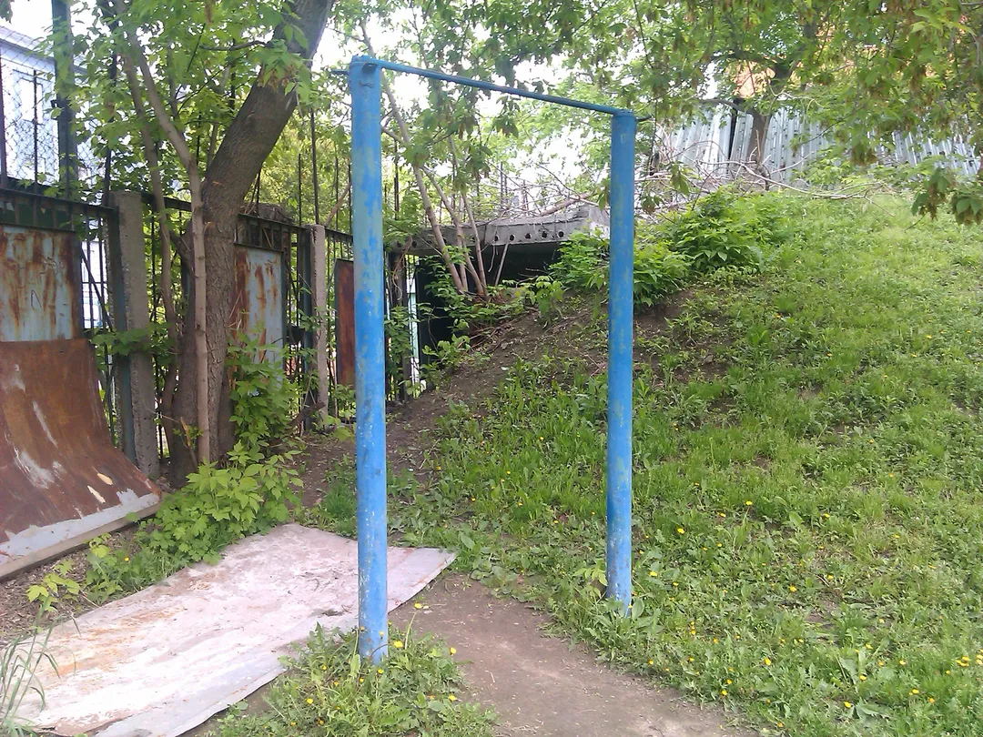 Sbarra per trazioni presso Calisthenics Park at улица Свердлова, Новосибирск – foto 2 di 2