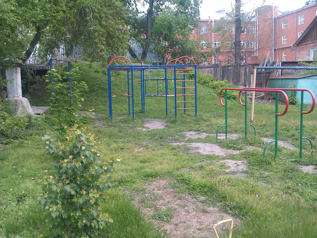 Parallele presso Calisthenics Park at улица Свердлова, Новосибирск – foto 1 di 2