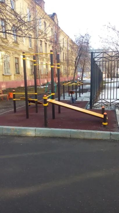 Bare paralele la Calisthenics Park at Дербеневская улица, Москва – fotografia 1 din 1
