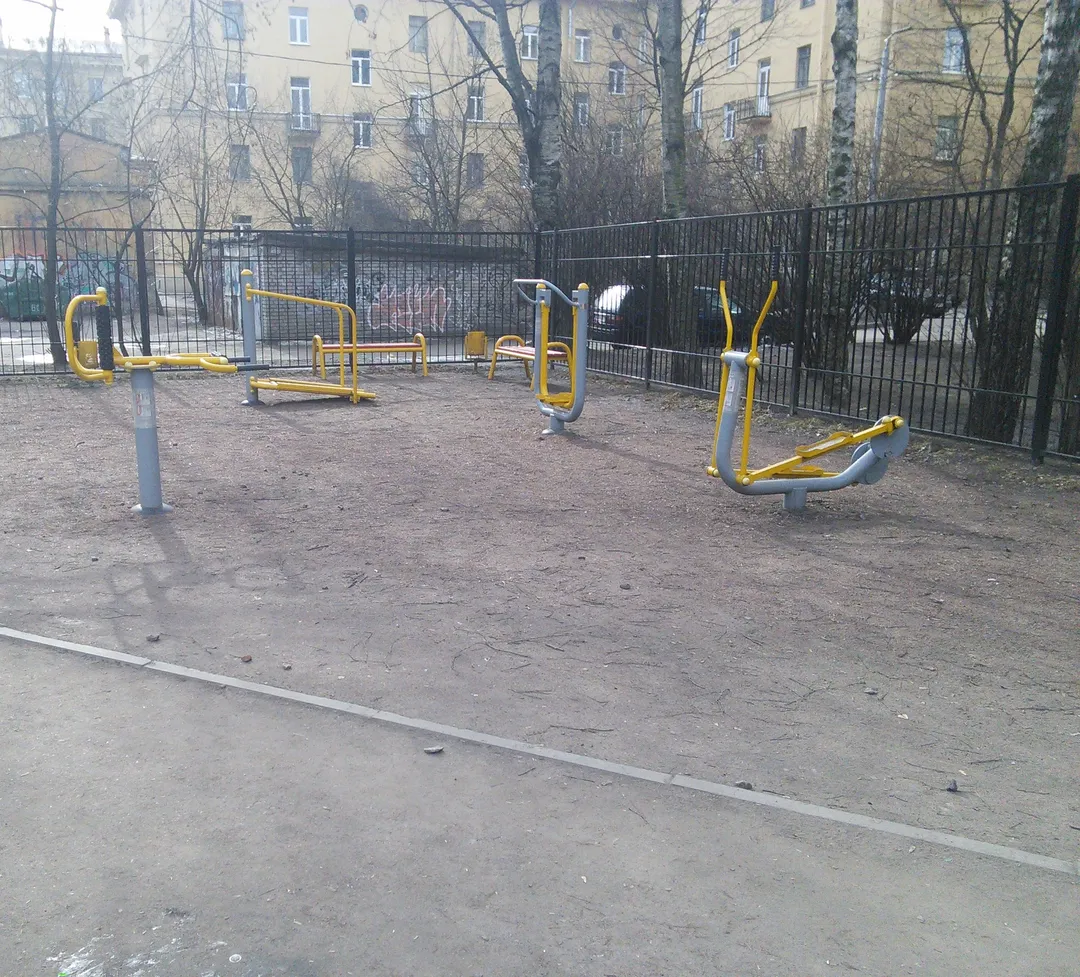 Air walker presso Calisthenics Park at Павловская улица, Санкт-Петербург – foto 8 di 8