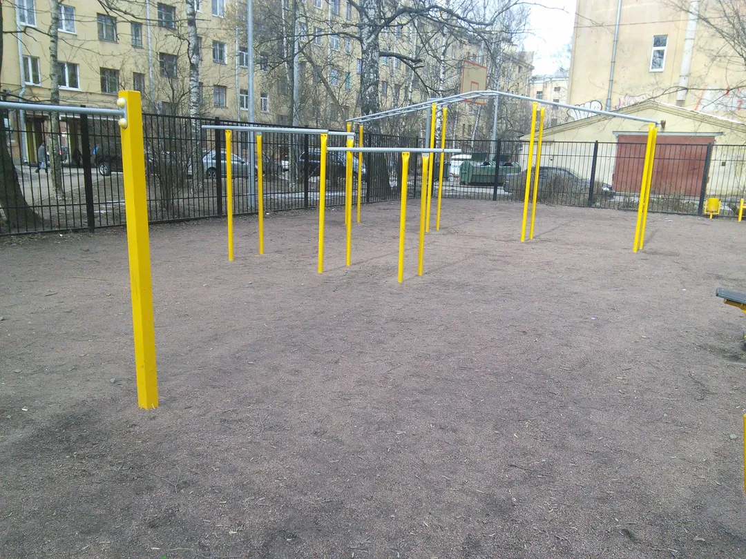 Sci di fondo presso Calisthenics Park at Павловская улица, Санкт-Петербург – foto 3 di 8