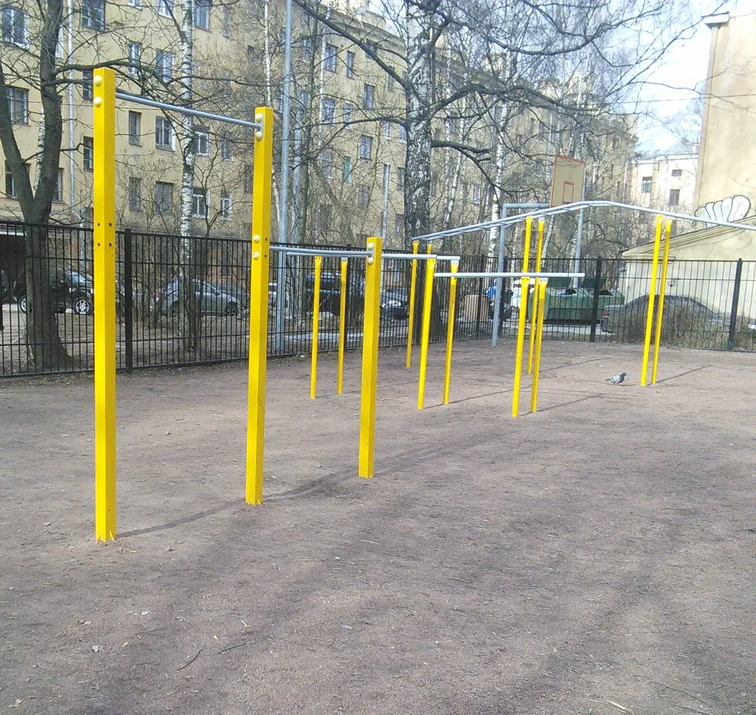 Parallele presso Calisthenics Park at Павловская улица, Санкт-Петербург – foto 1 di 8
