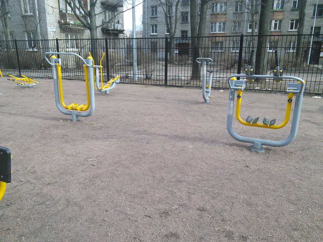 Parallele presso Calisthenics Park at Павловская улица, Санкт-Петербург – foto 5 di 8