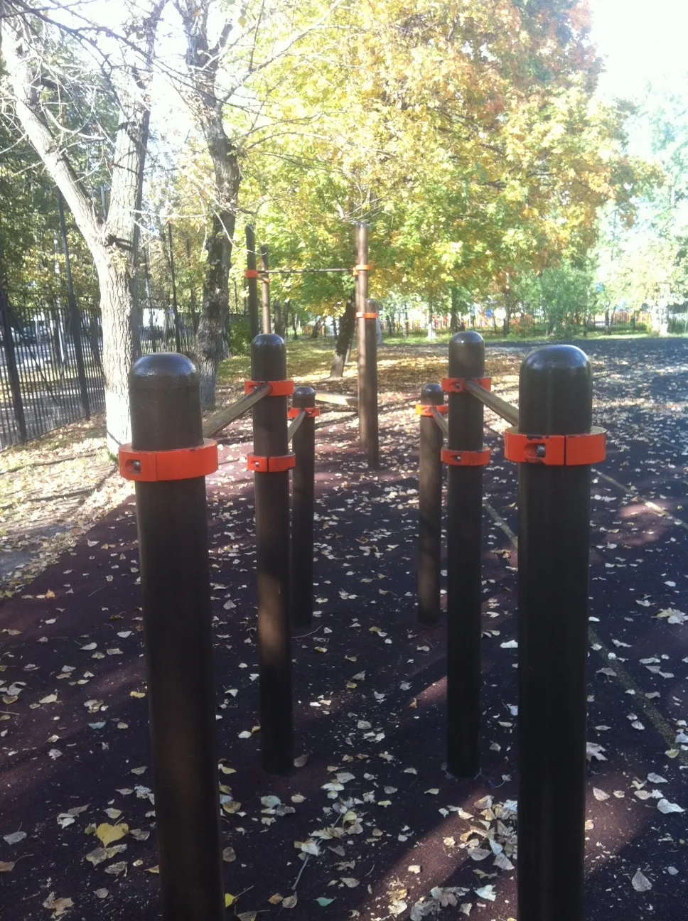 Barres parallèles à Calisthenics Park at 11-я Парковая улица, Москва – photo 2 sur 3