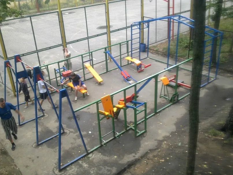 Bare paralele la Calisthenics Park at Смольная улица, Иваново – fotografia 1 din 1