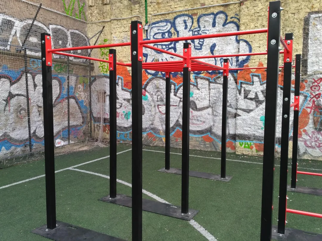 Bare paralele la Calisthenics Park at Гатчинская улица, Санкт-Петербург – fotografia 5 din 9