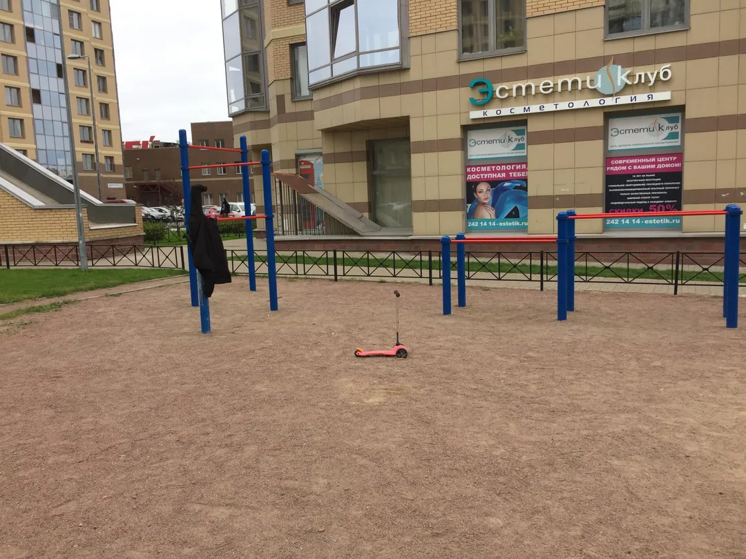 Bară de tracțiuni la Calisthenics Park at Выборгское шоссе, Санкт-Петербург #wp1806 – fotografia 1 din 2