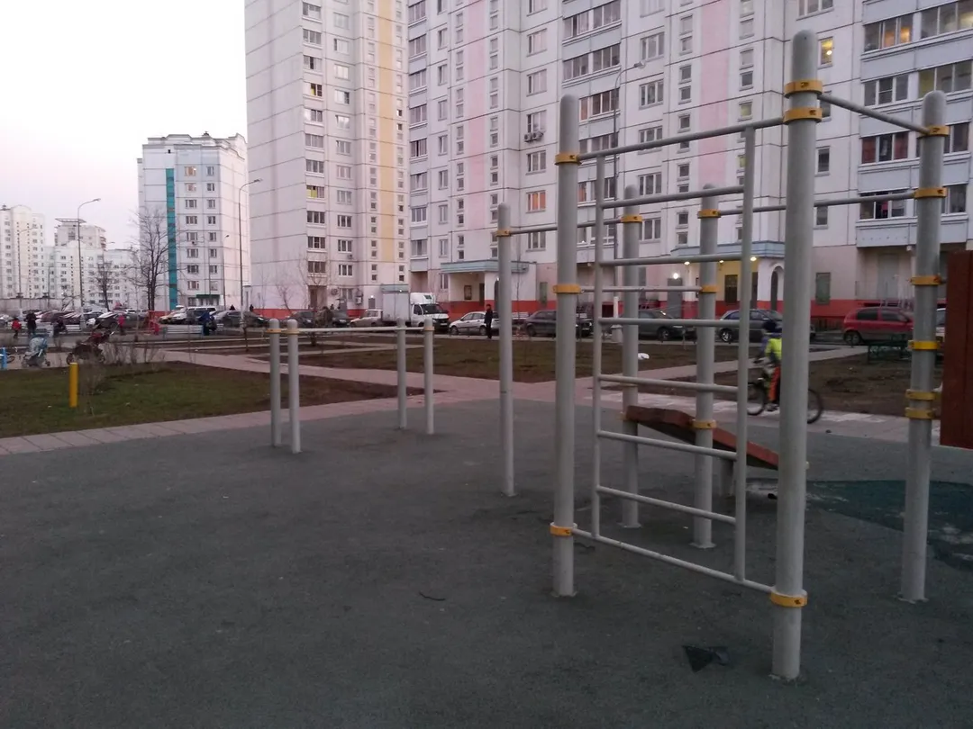 Abs Bench at Calisthenics Park at 1-я Северодонецкая улица, Москва – photo 4 of 4