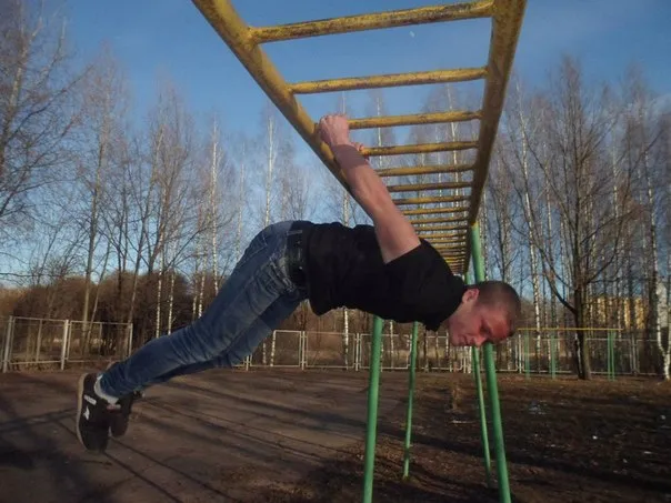 Parallele presso Calisthenics Park at улица Воровского, Киров – foto 2 di 3