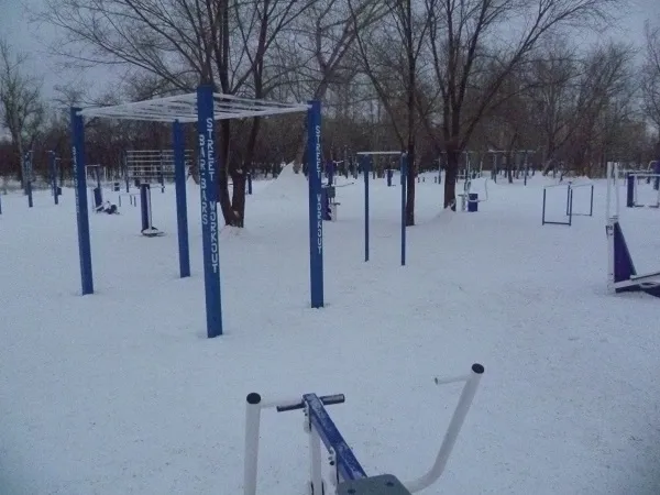 Barre de traction à Calisthenics Park at улица Гумар Караш, Астана – photo 6 sur 8