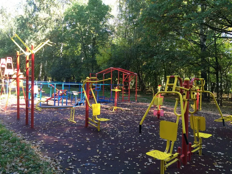 Bară de tracțiuni la Calisthenics Park at Керамический проезд, Москва #wp1823 – fotografia 1 din 4