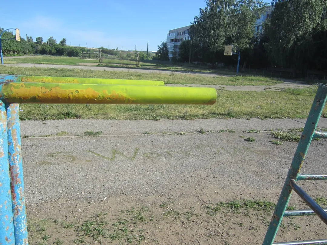 Sbarra per trazioni presso Outdoor Gym in ЗЯБ, Набережные Челны #wp1829 – foto 1 di 1