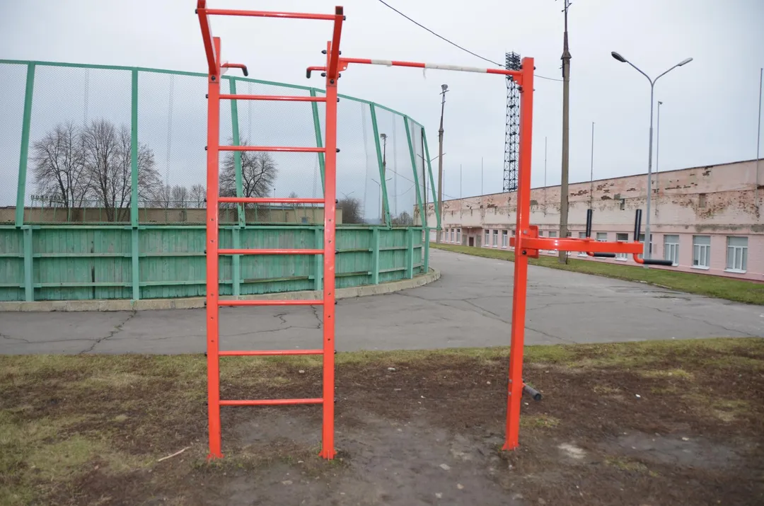 Sbarra per trazioni presso Calisthenics Park at Советская улица, городской округ Курчатов – foto 1 di 6