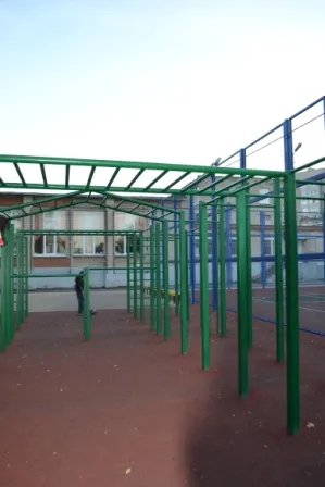 Sprossenwand bei Calisthenics Park at улица Фридриха Энгельса, Калуга – Foto 4 von 5