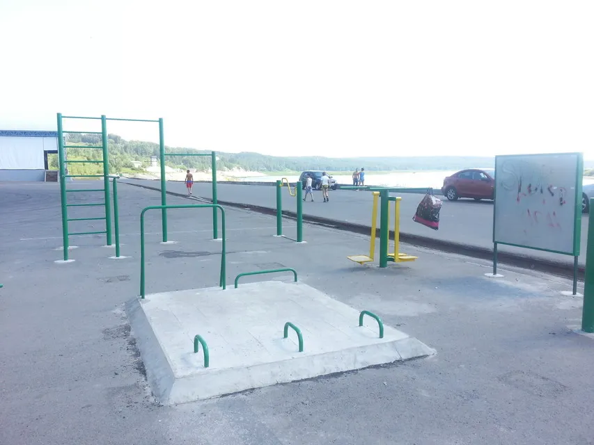 Bară de flotări la Calisthenics Park at Верхняя терраса, Томск – fotografia 7 din 10