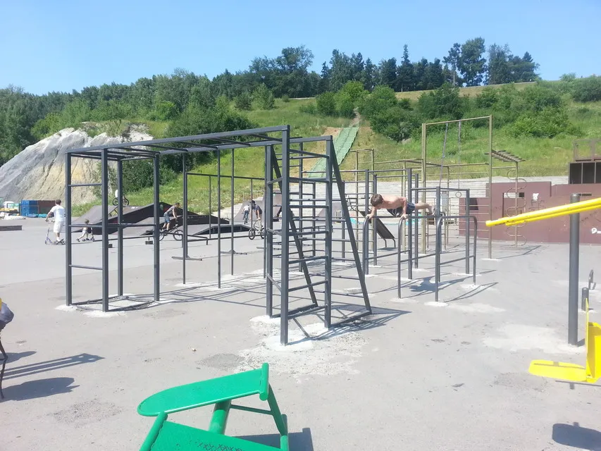 Spalier la Calisthenics Park at Верхняя терраса, Томск – fotografia 4 din 10