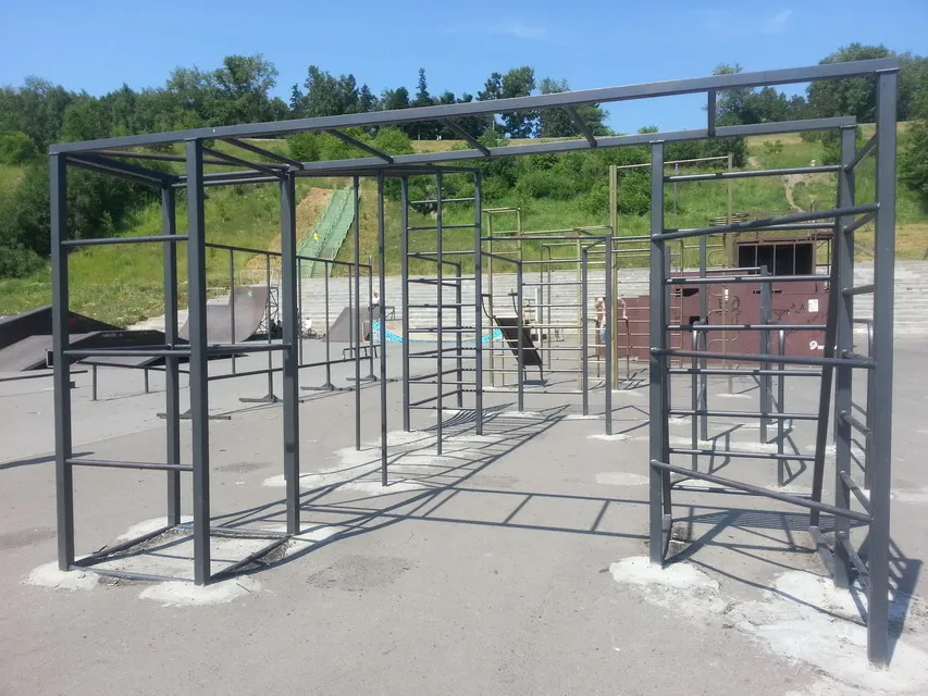Monkey Bars la Calisthenics Park at Верхняя терраса, Томск – fotografia 3 din 10