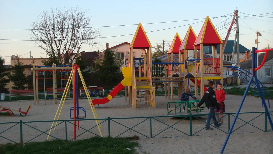 Pull Up Bar at Calisthenics Park at улица Лейтенанта Катина, Калининград – photo 1 of 3