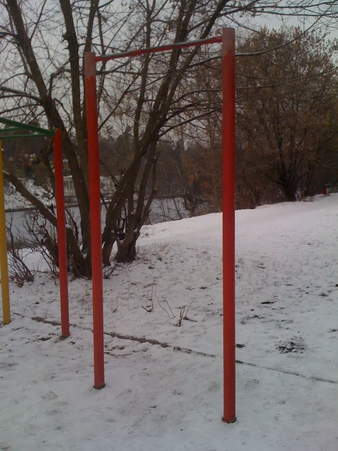 Barre de traction à Calisthenics Park at набережная Новикова-Прибоя, Москва – photo 1 sur 5