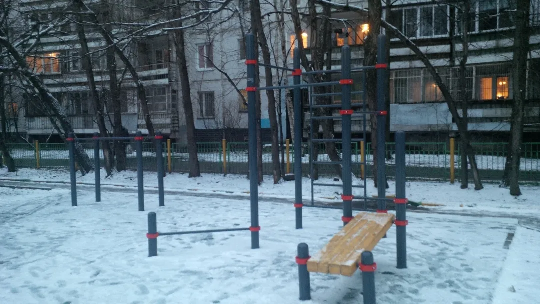 Bară de tracțiuni la Calisthenics Park at Уссурийская улица, Москва – fotografia 1 din 2