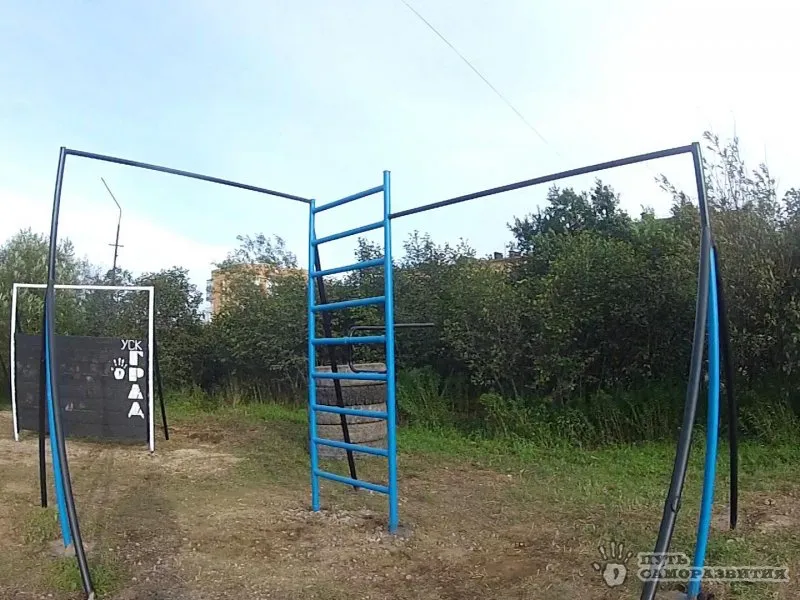 Barras Paralelas en Calisthenics Park at Парковая улица, Магадан – foto 2 de 8