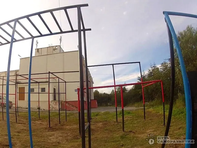 Barras Paralelas en Calisthenics Park at Парковая улица, Магадан – foto 6 de 8