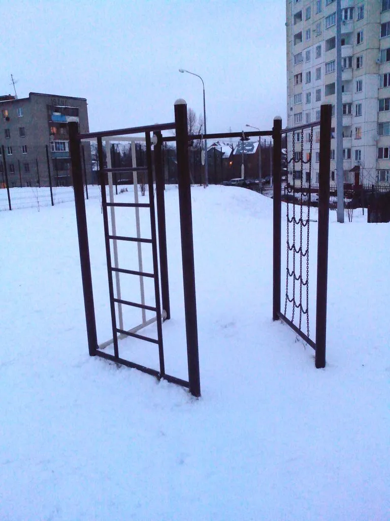 Parallele presso Calisthenics Park at улица Гагарина, Домодедово – foto 2 di 2