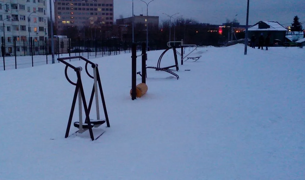 Sbarra per trazioni presso Calisthenics Park at улица Гагарина, Домодедово – foto 1 di 2