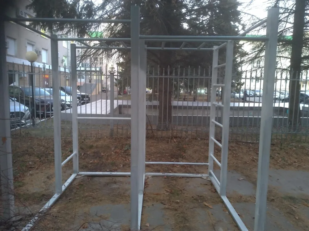 Bară de flotări la Calisthenics Park at Сибирский тракт, Казань – fotografia 2 din 3