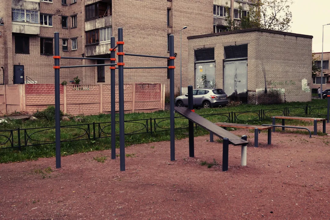 Spalliera presso Calisthenics Park at проспект Маршала Жукова, Санкт-Петербург – foto 4 di 5