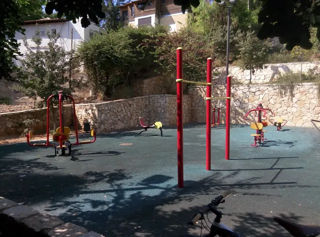 Calisthenics Park at שדרת הגיבורים, רמת גן