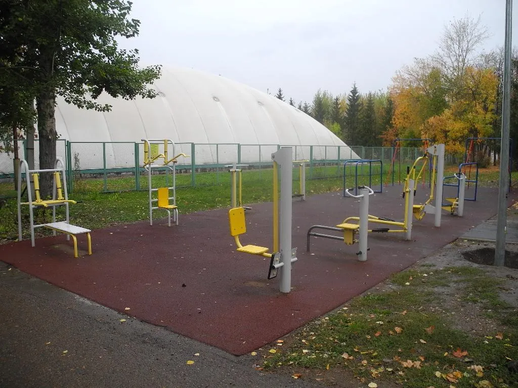 Parallele presso Calisthenics Park at улица Карла Маркса, Уфа – foto 2 di 2