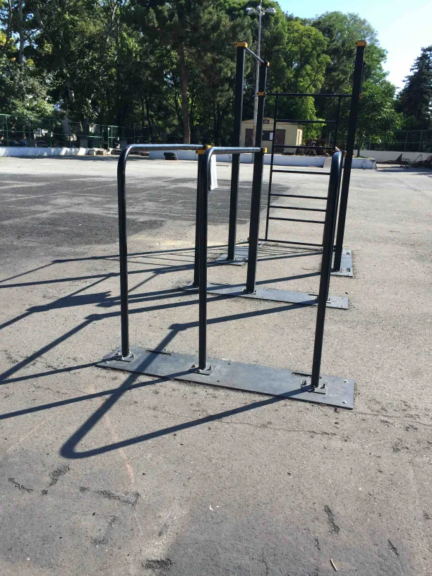 Barres parallèles à Calisthenics Park at Черноморская улица, Анапа – photo 2 sur 2