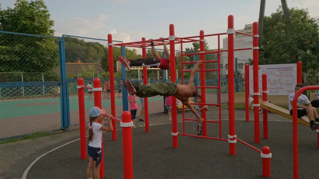 Barren bei Calisthenics Park at Апшеронская улица, Сочи – Foto 2 von 2