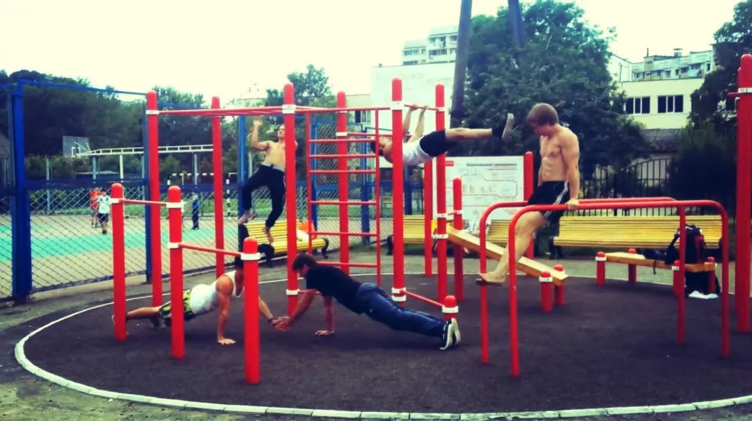 Klimmzugstange bei Calisthenics Park at Апшеронская улица, Сочи – Foto 1 von 2