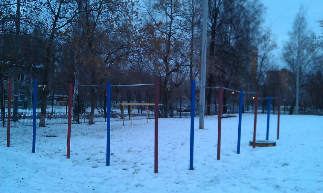 Parallele presso Calisthenics Park at улица Щорса, городской округ Ижевск – foto 2 di 2
