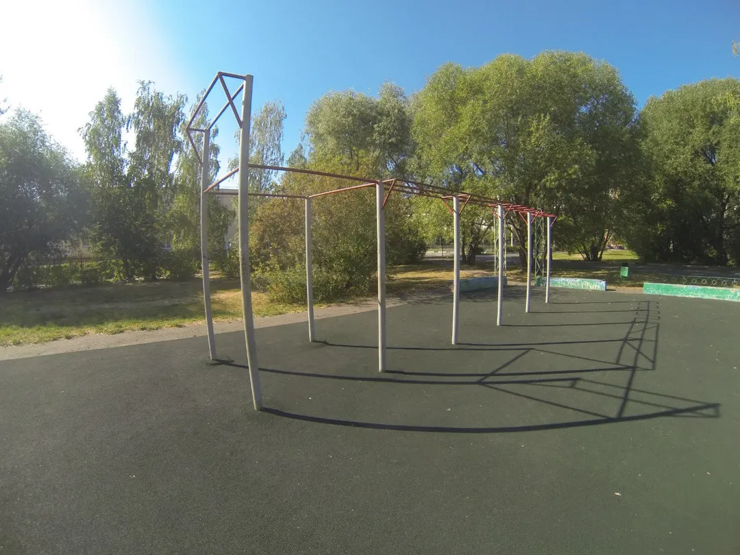 Parallele presso Outdoor Gym in микрорайон имени Константина Аверьянова, Дмитров – foto 2 di 7