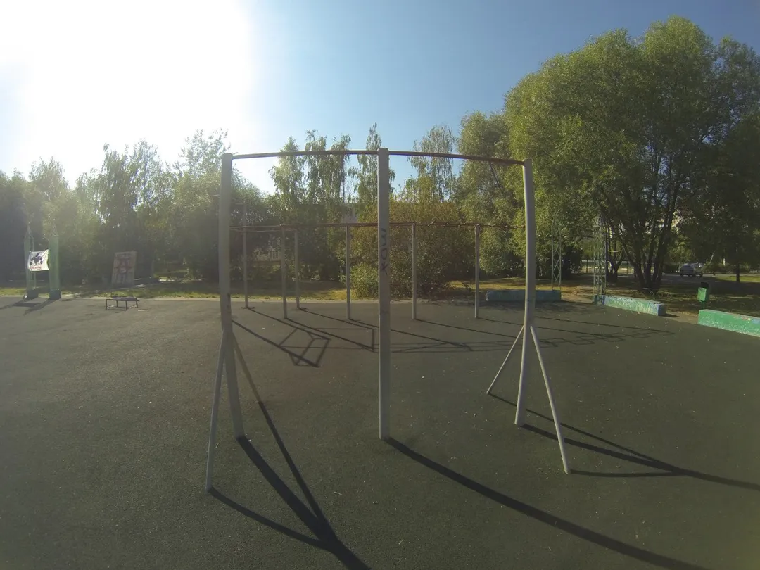 Monkey bar presso Outdoor Gym in микрорайон имени Константина Аверьянова, Дмитров – foto 3 di 7