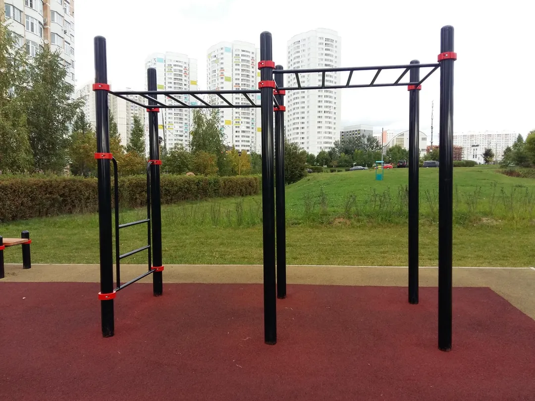 Рукохід на майданчику Outdoor Gym in Машкино, Москва – фото 3 з 9